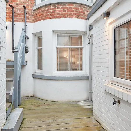 Sundowner * Scarborough